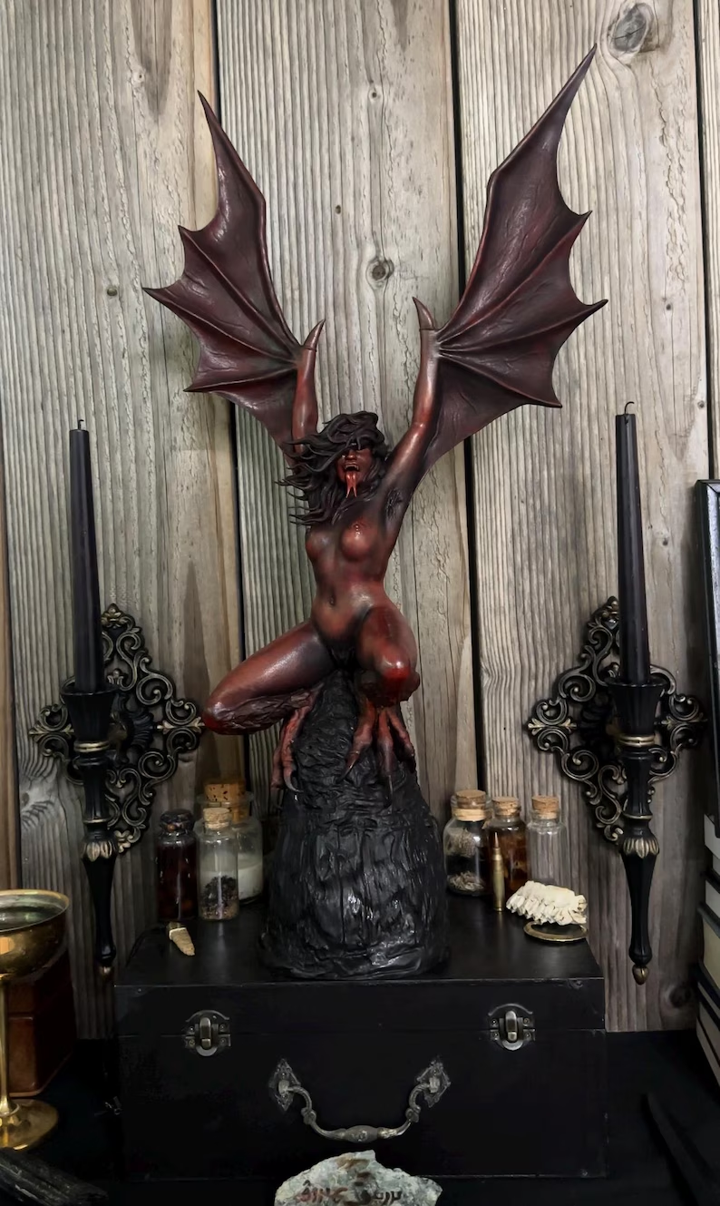 Lilith&Hekate Niktipolos Statue