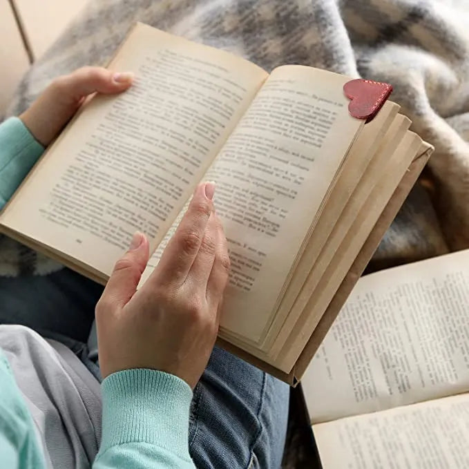 💖4 Pcs Vintage Leather Heart Bookmark Page Corner