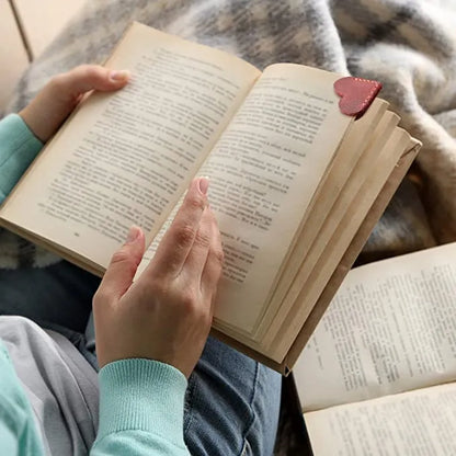 💖4 Pcs Vintage Leather Heart Bookmark Page Corner